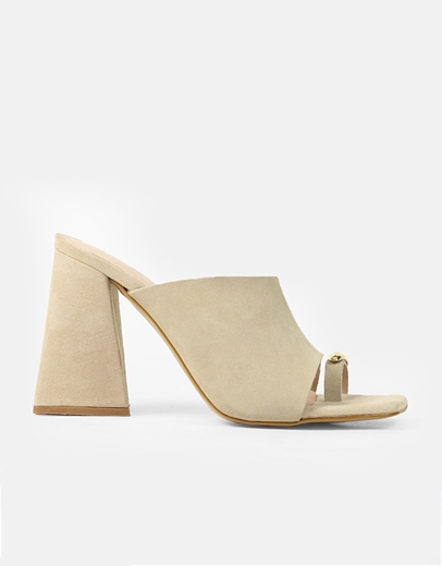 Εικόνα της Mules Ελληνικής κατασκευής με toe ring και ιδιαίτερο τακούνι Μπεζ