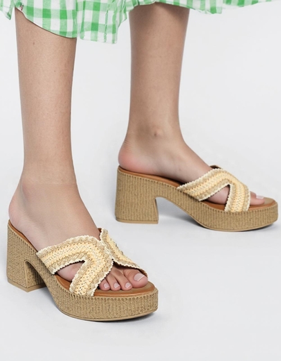 Εικόνα της Boho mules με χιαστί σχέδιο και ραφές Μπεζ