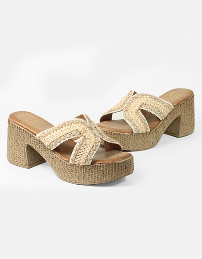 Εικόνα της Boho mules με χιαστί σχέδιο και ραφές Μπεζ