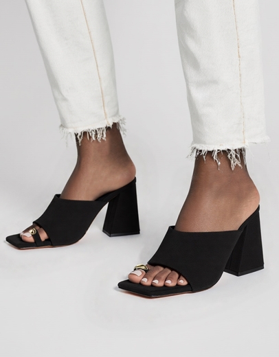 Εικόνα της Mules Ελληνικής κατασκευής με toe ring και ιδιαίτερο τακούνι Μαύρο