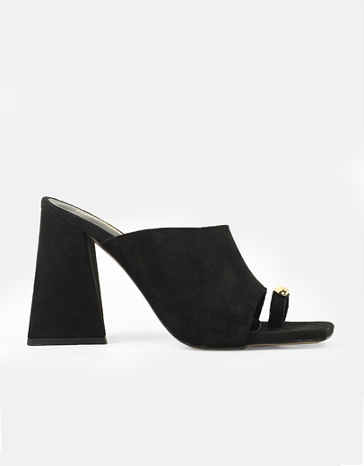 Εικόνα της Mules Ελληνικής κατασκευής με toe ring και ιδιαίτερο τακούνι Μαύρο