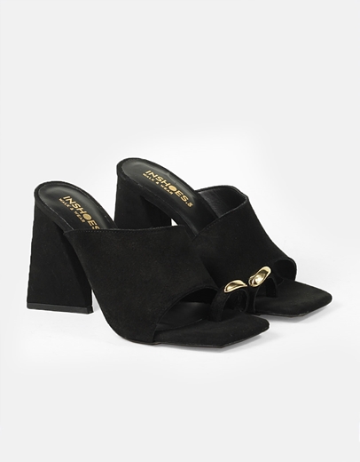 Εικόνα της Mules Ελληνικής κατασκευής με toe ring και ιδιαίτερο τακούνι Μαύρο
