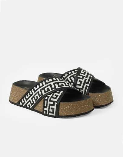 Εικόνα της Δερμάτινα Σανδάλια Ελληνικής κατασκευής χιαστί με Μαίανδρο Μαύρο