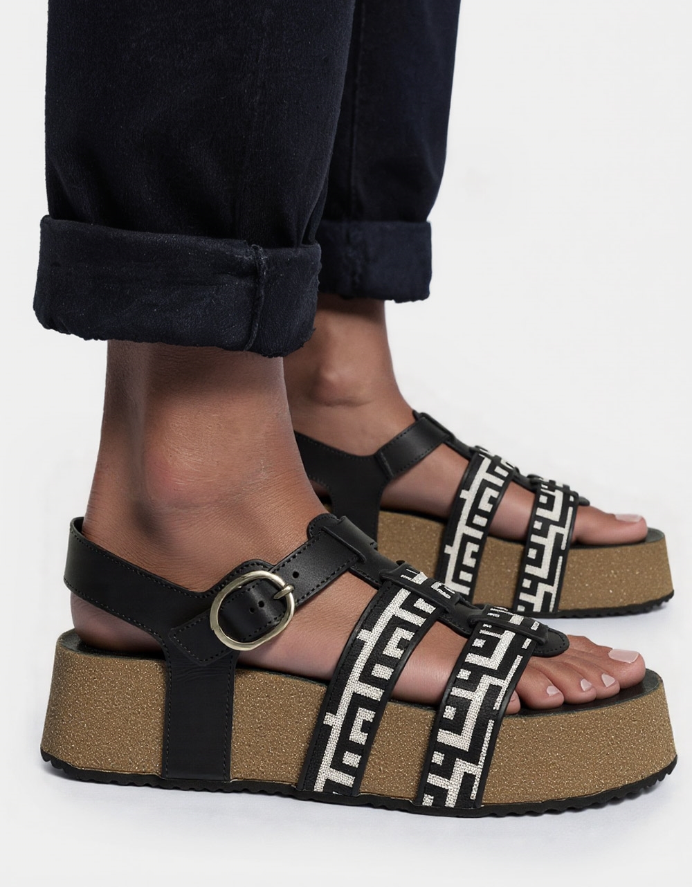 Εικόνα από Δερμάτινα σανδάλια Ελληνικής κατασκευής με Μαίανδρο και διπλό λουράκι Μαύρο