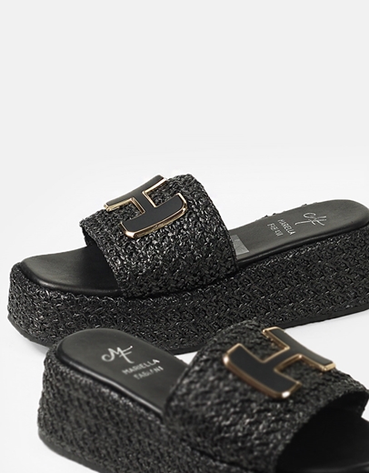 Εικόνα της Δερμάτινα σανδάλια Ελληνικής κατασκευής με μεταλλική αγκράφα Μαύρο