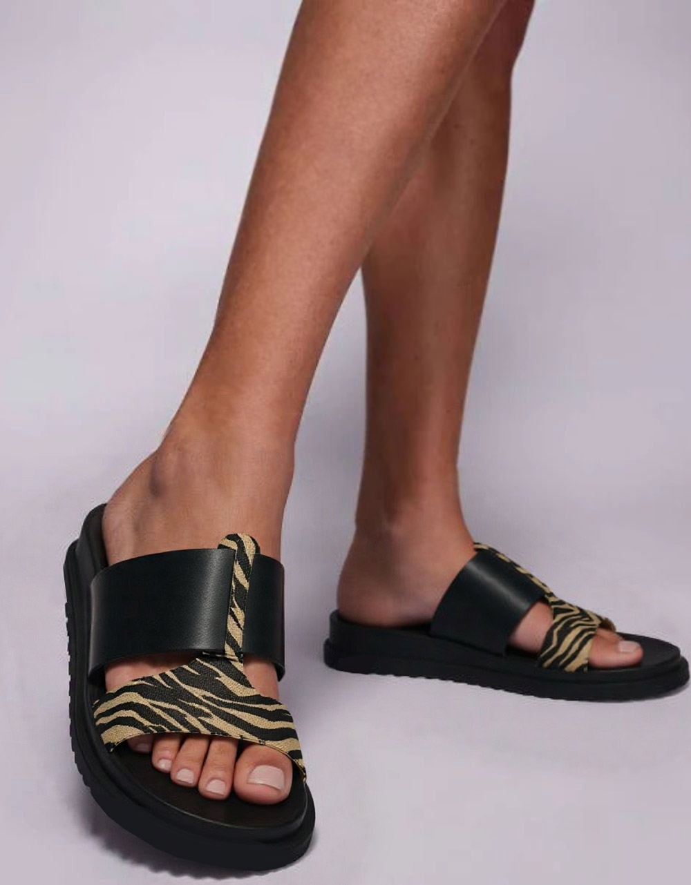 Εικόνα από Σανδάλια δερμάτινα με δίπλη φάσα και συνδιασμό υλικών Ζέμπρα