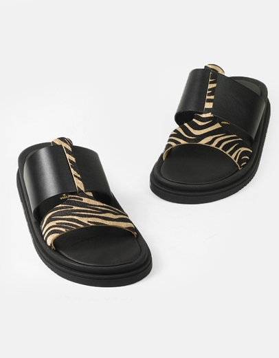 Εικόνα της Σανδάλια δερμάτινα με δίπλη φάσα και συνδιασμό υλικών Ζέμπρα