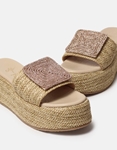 Εικόνα από Δερμάτινα flatforms Ελληνικής κατασκευής από ψάθινο υλικό και strass Μπεζ