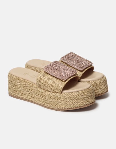 Εικόνα της Δερμάτινα flatforms Ελληνικής κατασκευής από ψάθινο υλικό και strass Μπεζ