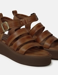 Εικόνα από Δερμάτινα flatforms Ελληνικής κατασκευής με παράλληλα λουριά Καφέ