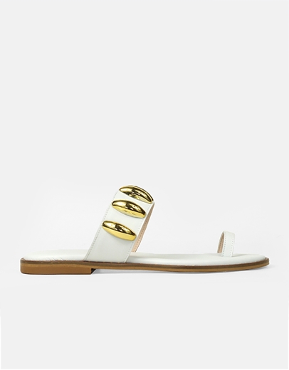 Εικόνα της Σανδάλια Ελληνικής κατασκευής με μεταλλικά διακοσμητικά και toe ring Λευκό