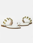 Εικόνα από Σανδάλια Ελληνικής κατασκευής με μεταλλικά διακοσμητικά και toe ring Λευκό