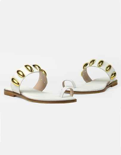 Εικόνα της Σανδάλια Ελληνικής κατασκευής με μεταλλικά διακοσμητικά και toe ring Λευκό