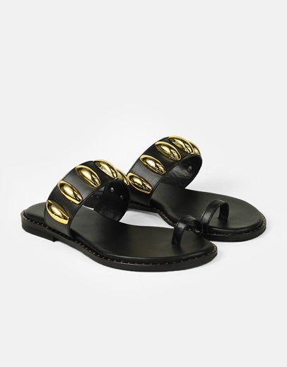 Εικόνα της Σανδάλια Ελληνικής κατασκευής με μεταλλικά διακοσμητικά και toe ring Μαύρο