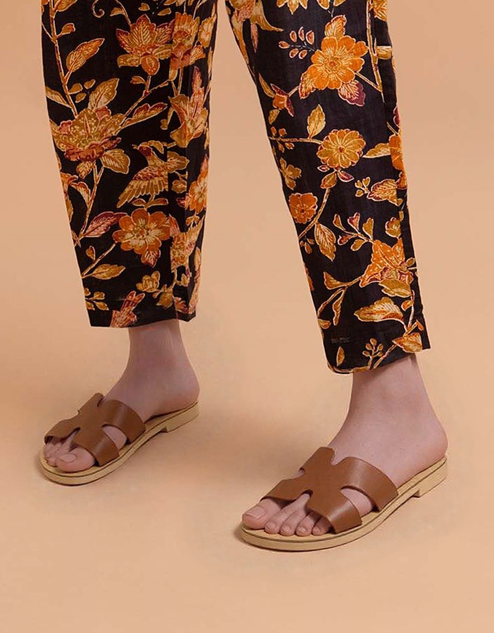 Εικόνα από Δερμάτινα σανδάλια Ελληνικής κατασκευής με φάσα και ανοίγματα Ταμπά