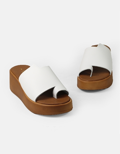 Εικόνα της Δερμάτινα σανδάλια με φαρδιά φάσα Ελληνικής κατασκευής Λευκό