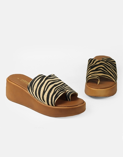 Εικόνα της Δερμάτινα σανδάλια με φαρδιά φάσα Ελληνικής κατασκευής Ζέμπρα