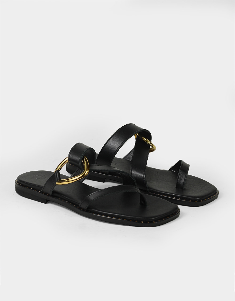 Εικόνα από Δερμάτινα σανδάλια Ελληνικής Κατασκευής σε καρέ γραμμή με τοκά Μαύρο