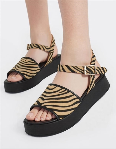 Εικόνα της Δερμάτινα flatforms Ελληνικής κατασκευής με σχέδιο print Ζέμπρα