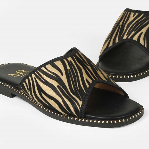 Εικόνα της Δερμάτινα σανδάλια Ελληνικής κατασκευής με φάσα animal print Μαύρο