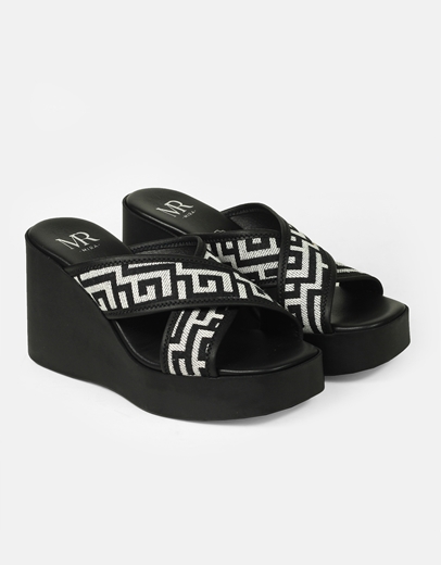 Εικόνα της Mules δερμάτινα Ελληνικής κατασκευής με χιαστί μοτίβο μαιάνδρου Μαύρο
