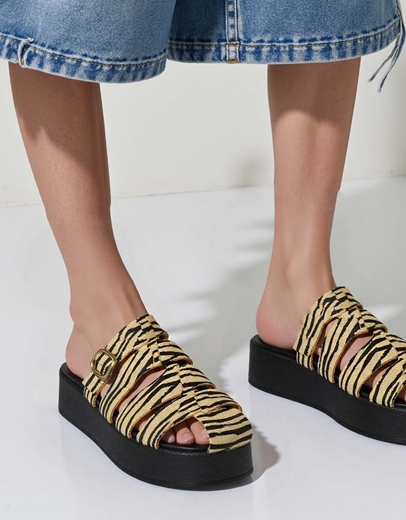 Εικόνα της Δερμάτινα flatforms Ελληνικής κατασκευής με animal print Ζέμπρα