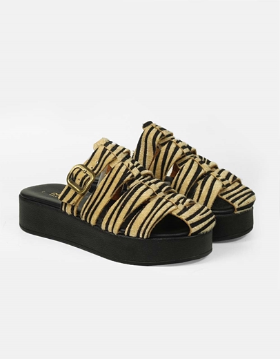 Εικόνα της Δερμάτινα flatforms Ελληνικής κατασκευής με animal print Ζέμπρα