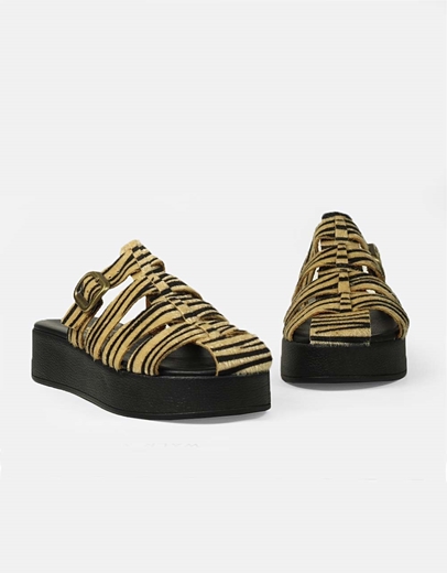 Εικόνα της Δερμάτινα flatforms Ελληνικής κατασκευής με animal print Ζέμπρα