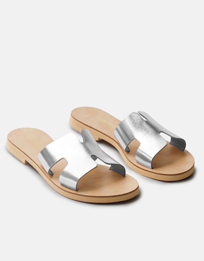 Εικόνα της Δερμάτινα σανδάλια Ελληνικής κατασκευής με φάσα και ανοίγματα Ασημί