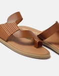Εικόνα από Σανδάλια flat Ελληνικής κατασκευής toe ring και ιδιαίτερο σχέδιο Ταμπά
