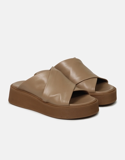 Εικόνα της Δερμάτινα flatforms Ελληνικής Κατασκευής με χιαστί φάσα Μπεζ