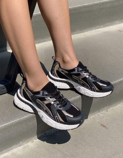 Εικόνα της Γυναικεία sneakers με διπλή σόλα και συνδυασμό υλικών Μαύρο