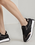 Εικόνα από Γυναικεία sneakers με συνδυασμούς υλικών Μαύρο