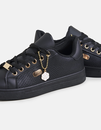 Εικόνα της Γυναικεία sneakers σε απλή γραμμή με διακοσμητική αλυσίδα Μαύρο