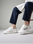 Εικόνα από Γυναικεία sneakers με διακοσμητικό φτερό στο πλάι Λευκό