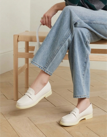 Εικόνα της Loafers μονόχρωμα Ελληνικής Κατασκευής με λεπτομέρεια στη φάσα Πάγου