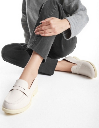 Εικόνα της Loafers μονόχρωμα Ελληνικής Κατασκευής με λεπτομέρεια στη φάσα Πάγου