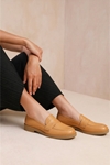 Εικόνα από Loafers μονόχρωμα με λεπτομέρεια στη φάσα Ταμπά