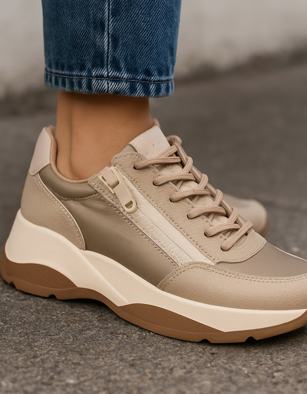 Εικόνα από Γυναικεία sneakers με διπλή σόλα και διακοσμητικό φερμουάρ Πούρο