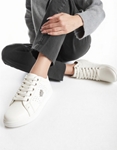 Εικόνα από Basic sneakers με διακοσμητικό από strass Λευκό