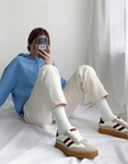 Εικόνα από Γυναικεία sneakers με διπλή ρήγα στο πλάι Μπορντώ