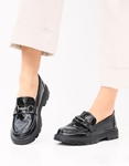 Εικόνα από Γυναικεία basic loafers σε απλή γραμμή Μαύρο