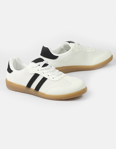 Εικόνα της Sneakers με συνδιασμό υλικών και γραμμικό σχέδιο Λευκό