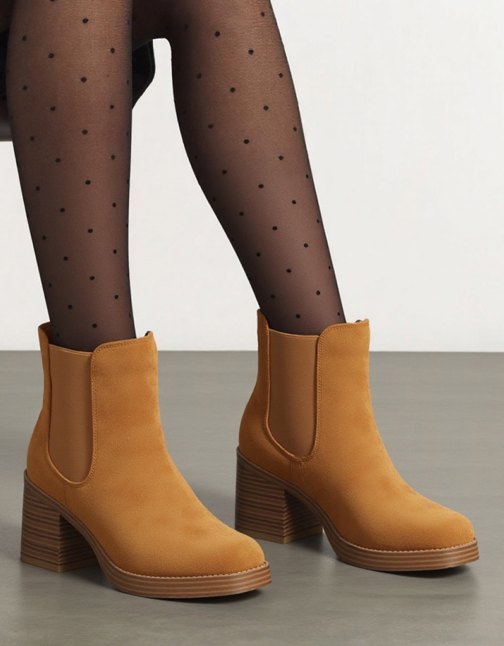 Εικόνα από Chelsea μποτάκια suede με τετράγωνο τακούνι Ταμπά