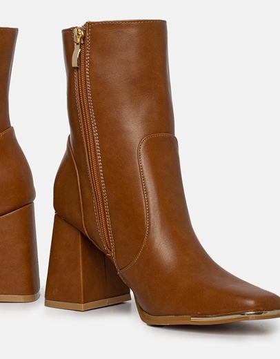 Εικόνα της Γυναικεία μποτάκια με μεταλλική λεπτομέρεια Ταμπά