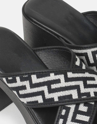 Εικόνα της Mules Ελληνικής κατασκευής με μοτίβο μαιάνδρου Μαύρο