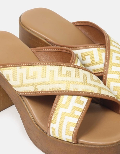 Εικόνα της Mules Ελληνικής κατασκευής με μοτίβο μαιάνδρου Χρυσό