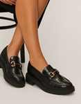 Εικόνα από Γυναικεία loafers μονόχρωμα κροκό Μαύρο