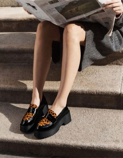 Εικόνα της Loafers λουστρίνι με τρακτερωτή σόλα Λεοπάρ