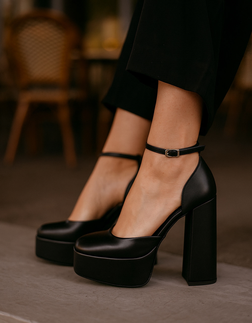 Εικόνα από Ψηλοτάκουνες μονόχρωμες γόβες Ελληνικής κατασκευής Μαύρο